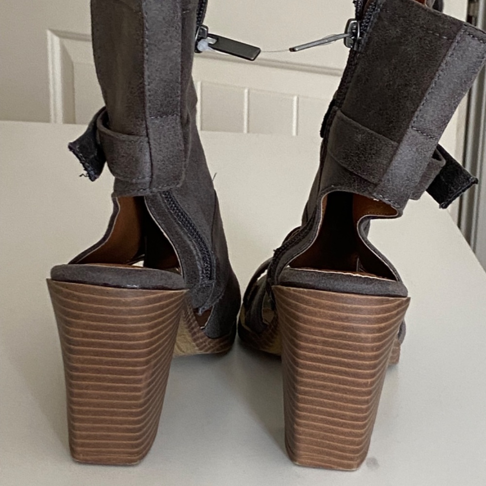 Brenna Strappy Heeled Sandal - Picture 6 of 7